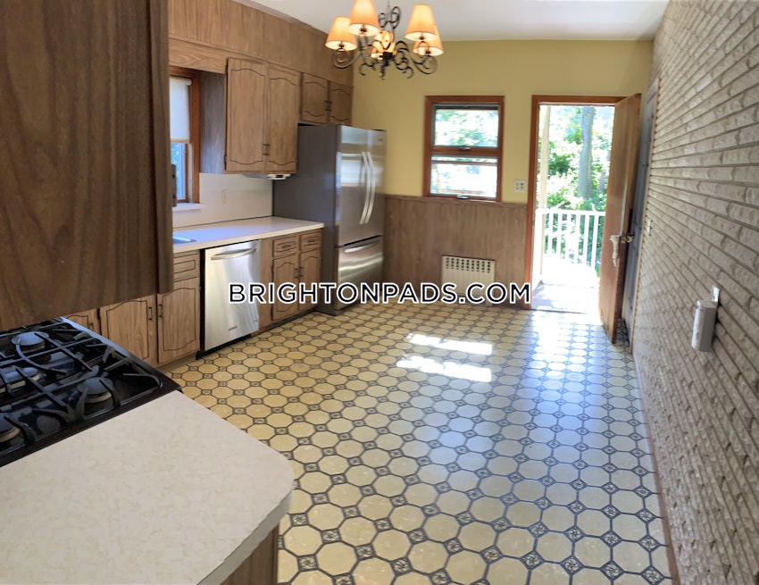 BOSTON - BRIGHTON - OAK SQUARE - 3 Beds, 1 Bath - Image 16