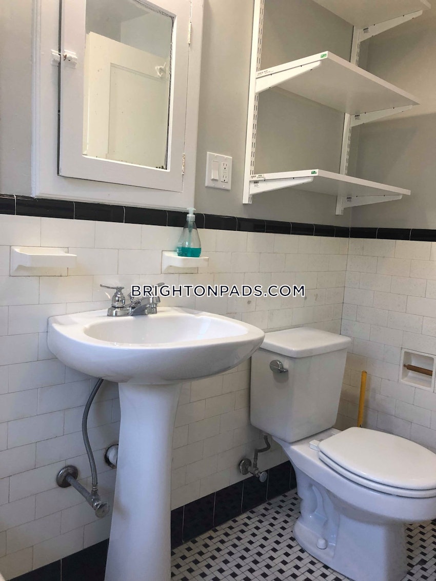 BOSTON - BRIGHTON - OAK SQUARE - 3 Beds, 1 Bath - Image 3