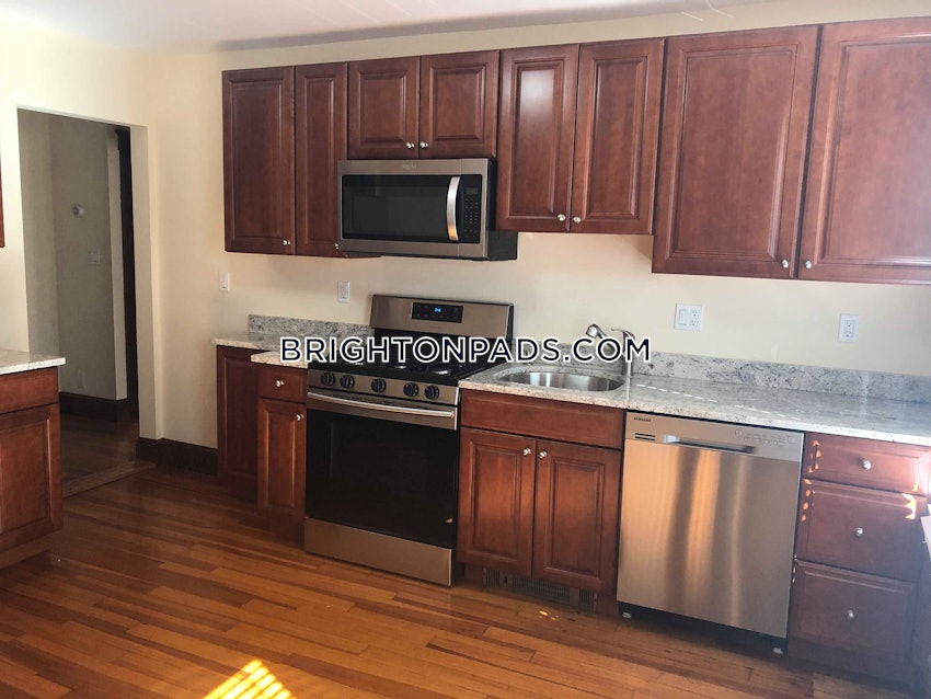 BOSTON - BRIGHTON - OAK SQUARE - 3 Beds, 1 Bath - Image 4