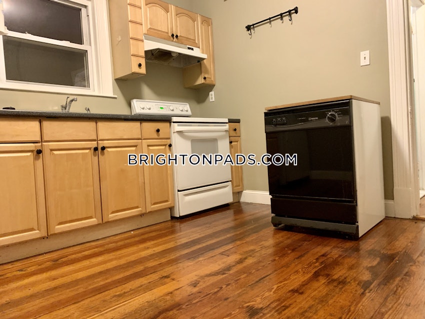 BOSTON - BRIGHTON - OAK SQUARE - 3 Beds, 1 Bath - Image 11