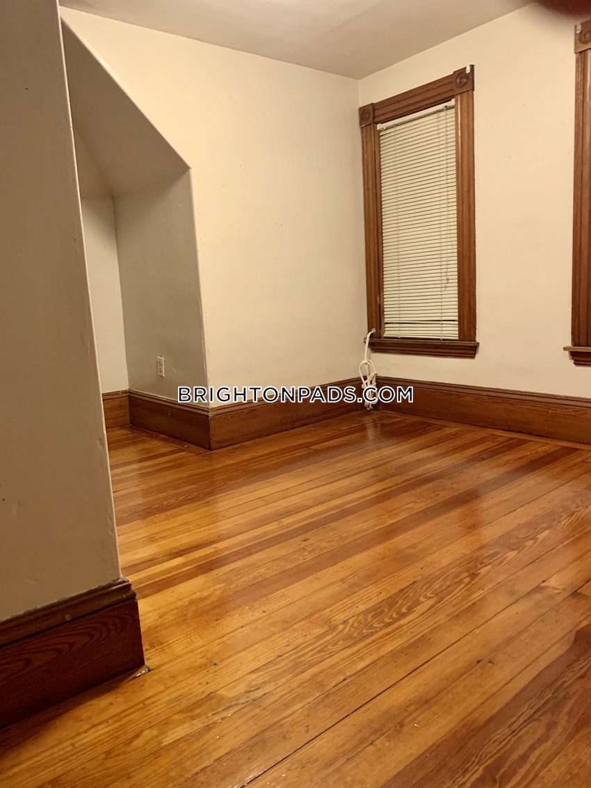 BOSTON - BRIGHTON - OAK SQUARE - 3 Beds, 1 Bath - Image 16