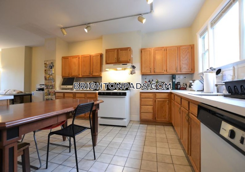 BOSTON - BRIGHTON - OAK SQUARE - 4 Beds, 2 Baths - Image 1