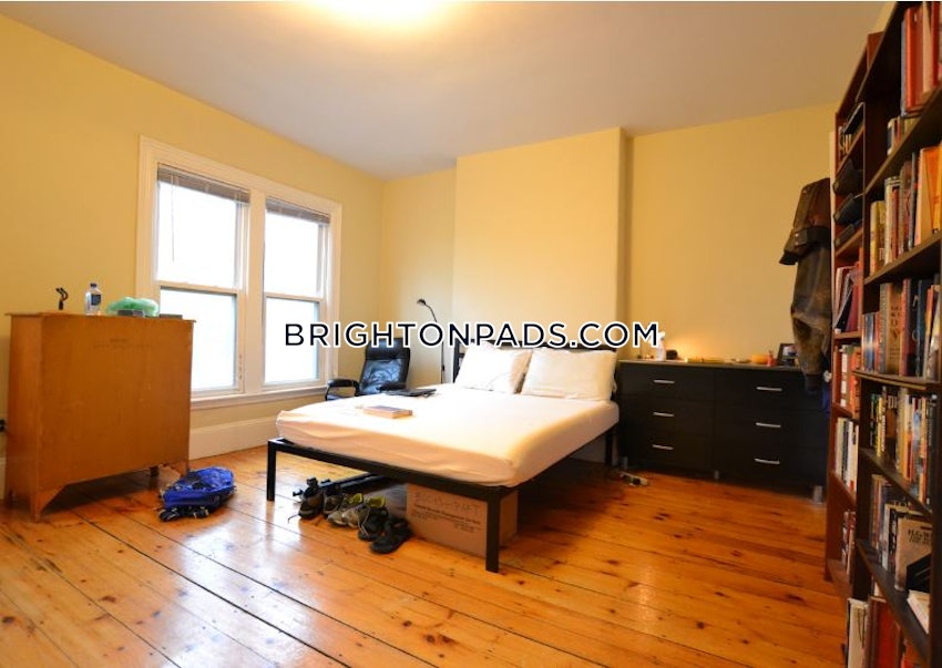 BOSTON - BRIGHTON - OAK SQUARE - 4 Beds, 2 Baths - Image 4