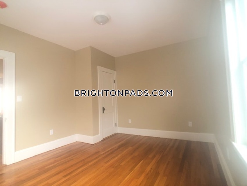 BOSTON - BRIGHTON - OAK SQUARE - 3 Beds, 1 Bath - Image 9