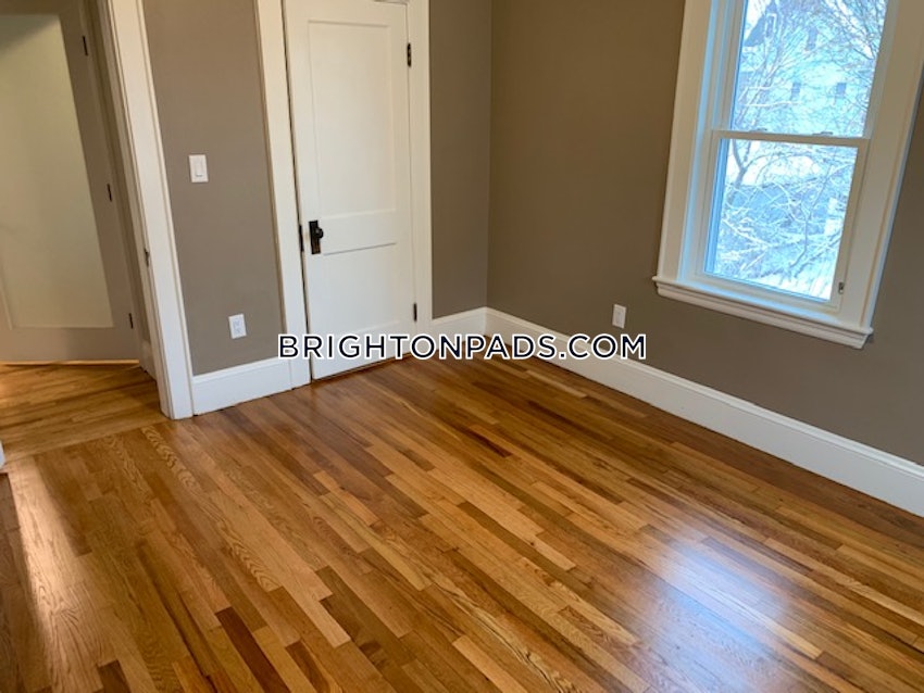 BOSTON - BRIGHTON - OAK SQUARE - 3 Beds, 1 Bath - Image 15