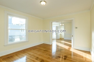 Boston - 5 Beds, 3.5 Baths