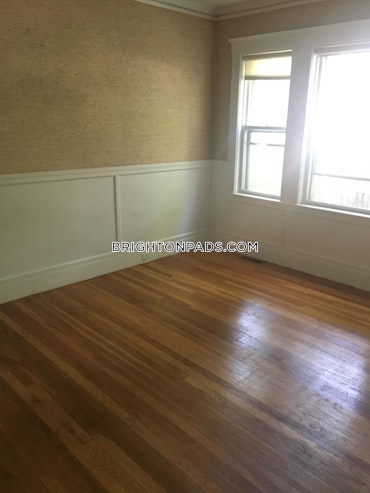 Boston - 5 Beds, 2 Baths