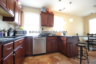 Boston - 5 Beds, 2 Baths