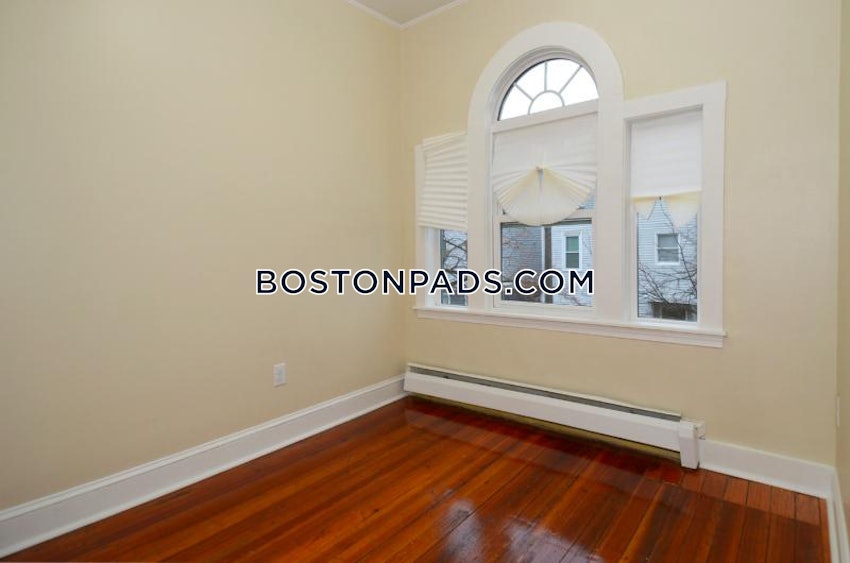 BOSTON - EAST BOSTON - BREMEN ST. PARK/AIRPORT STATION - 4 Beds, 1 Bath - Image 3