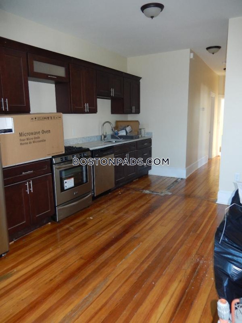 BOSTON - EAST BOSTON - BREMEN ST. PARK/AIRPORT STATION - 4 Beds, 1 Bath - Image 11