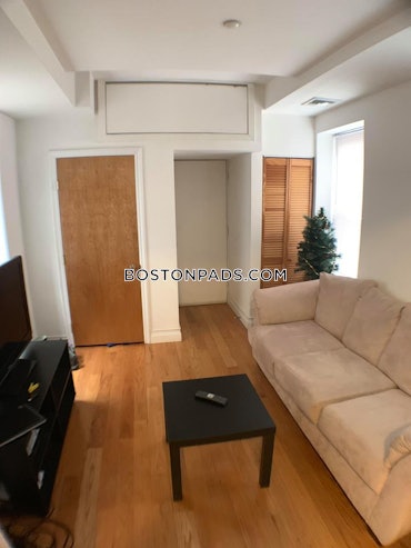 Fenway/Kenmore, Boston, MA - 4 Beds, 1 Bath - $6,000 - ID#4501057