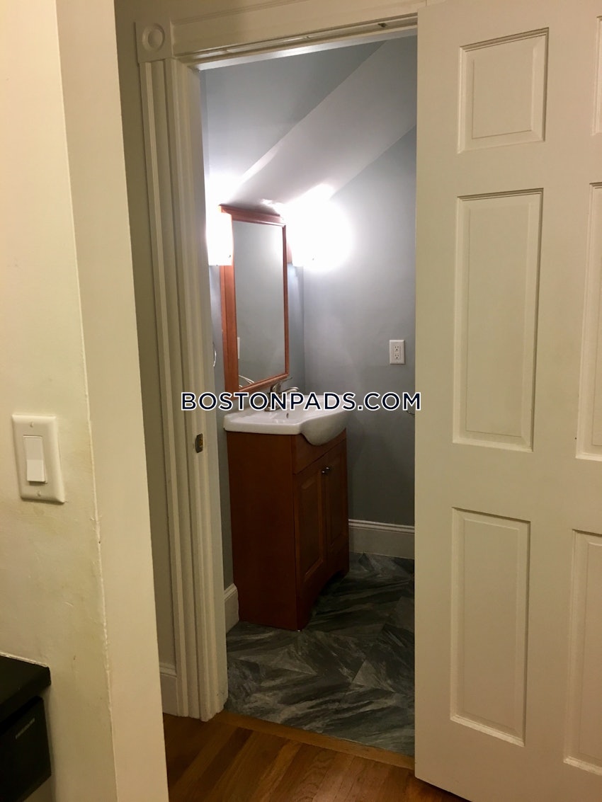 BOSTON - FENWAY/KENMORE - 1 Bed, 1.5 Baths - Image 21