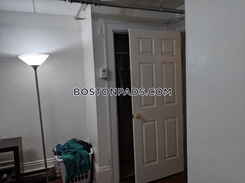 BOSTON - FENWAY/KENMORE - 1 Bed, 1 Bath - Image 4