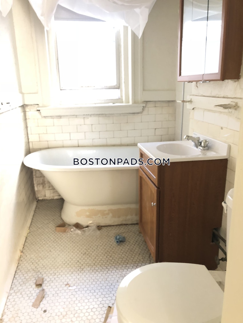 BOSTON - FENWAY/KENMORE - 1 Bed, 1 Bath - Image 11