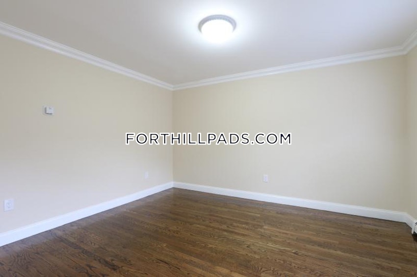 BOSTON - FORT HILL - 4 Beds, 2.5 Baths - Image 13