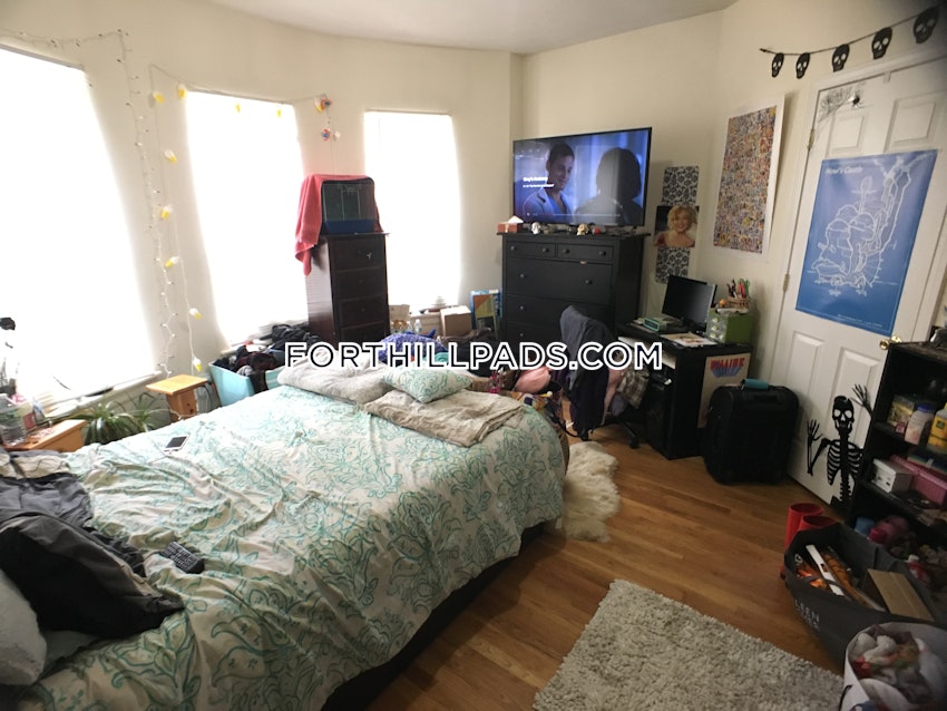 BOSTON - FORT HILL - 3 Beds, 1 Bath - Image 3