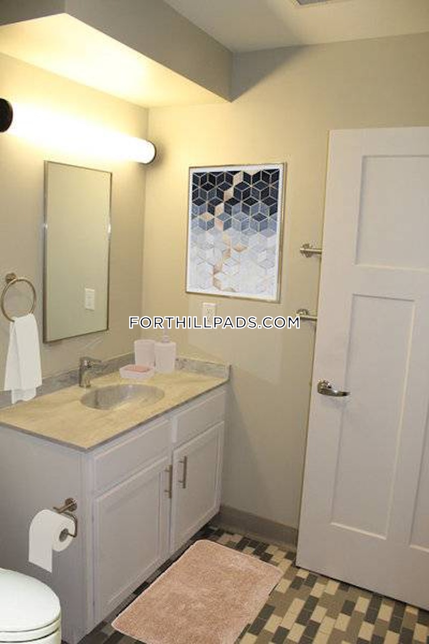 BOSTON - FORT HILL - 2 Beds, 1 Bath - Image 3