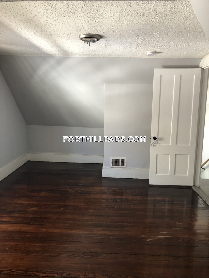 BOSTON - FORT HILL - 3 Beds, 2 Baths - Image 2