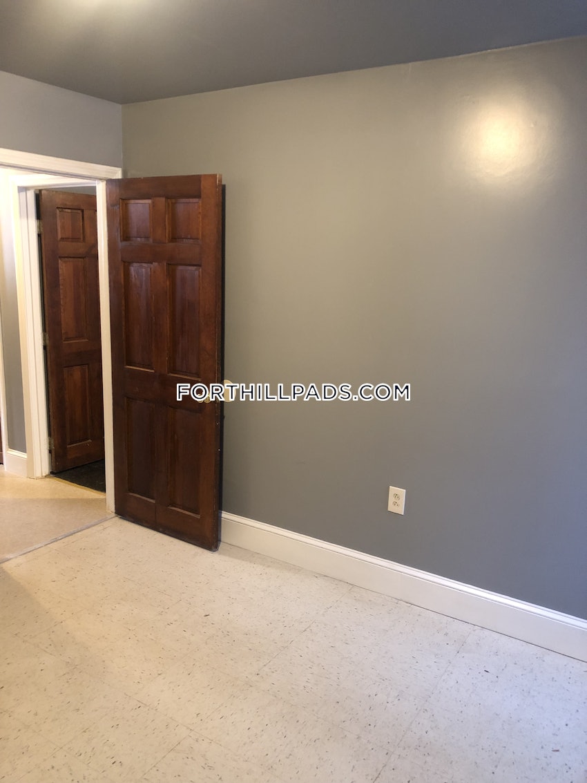 BOSTON - FORT HILL - 2 Beds, 1 Bath - Image 10