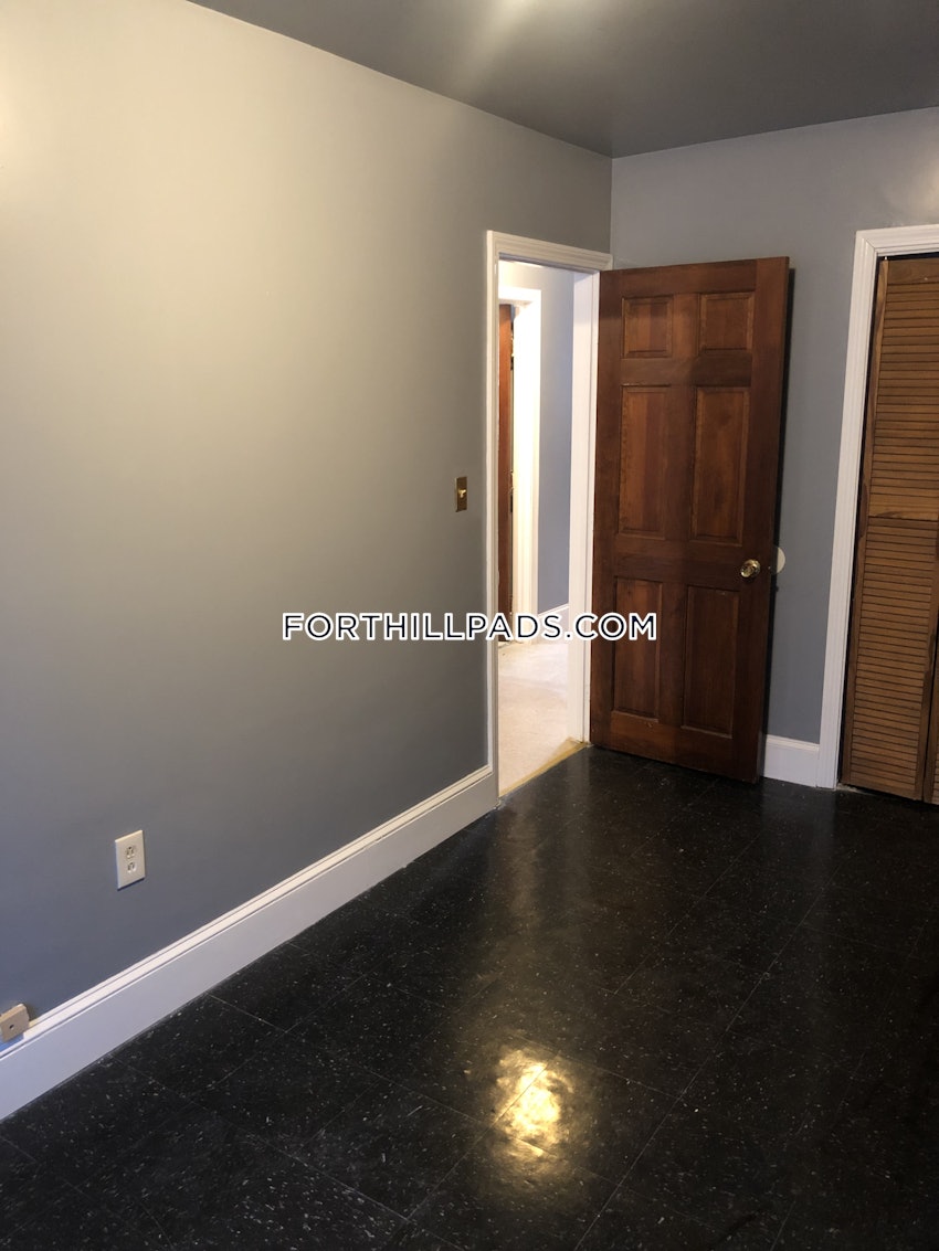 BOSTON - FORT HILL - 2 Beds, 1 Bath - Image 9