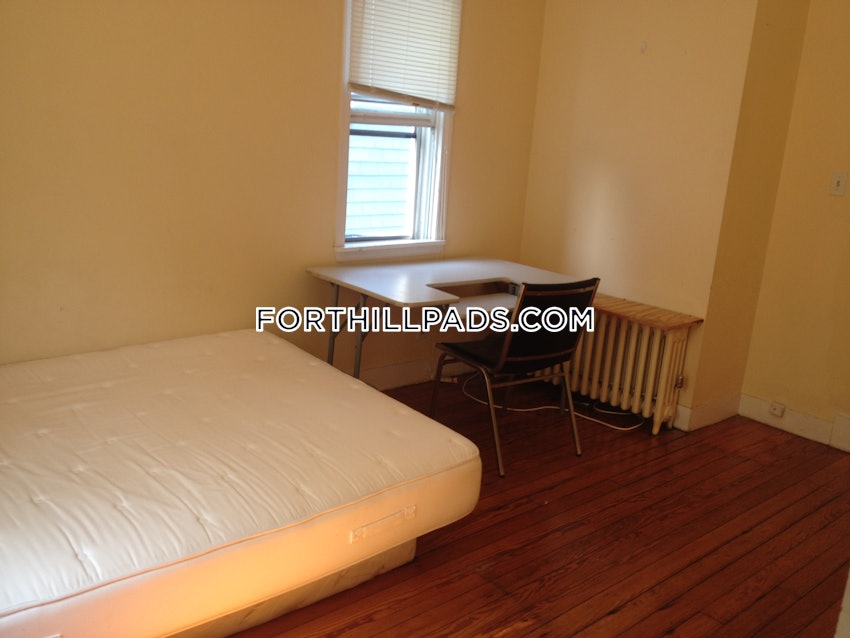 BOSTON - FORT HILL - 4 Beds, 1 Bath - Image 4