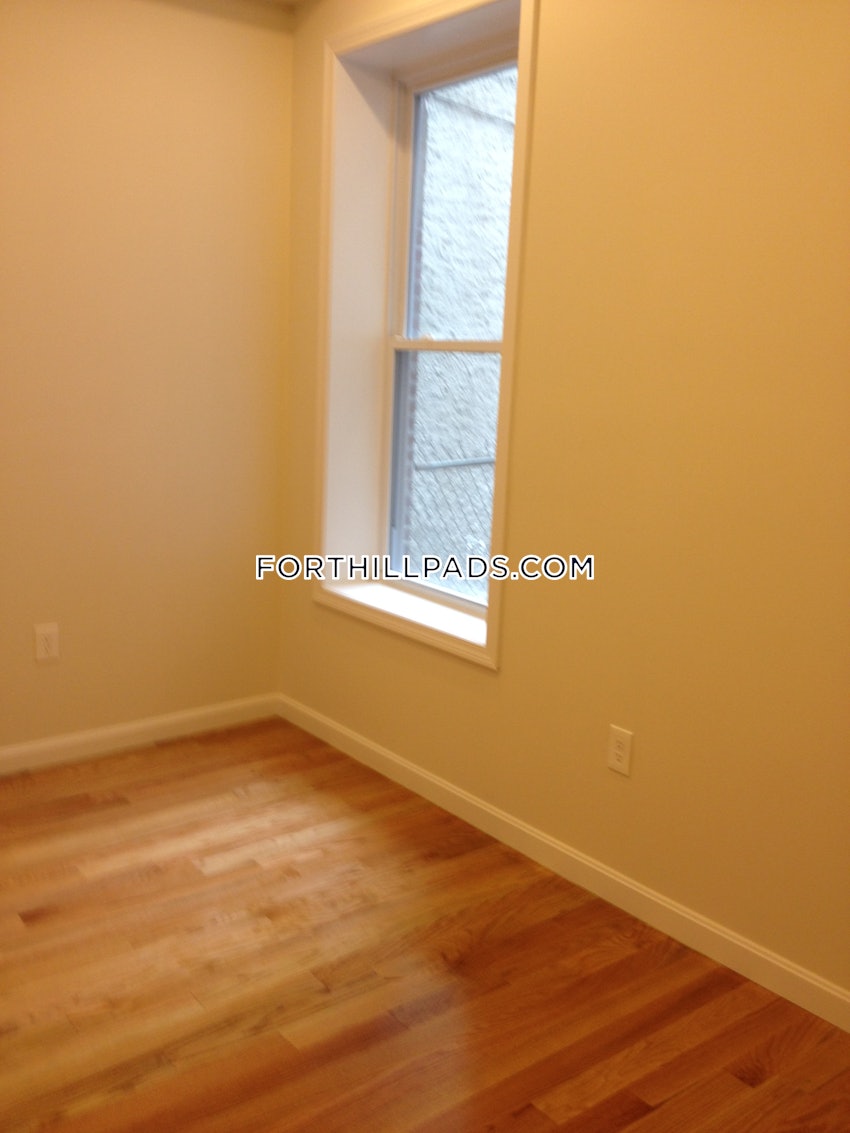 BOSTON - FORT HILL - 5 Beds, 2 Baths - Image 5