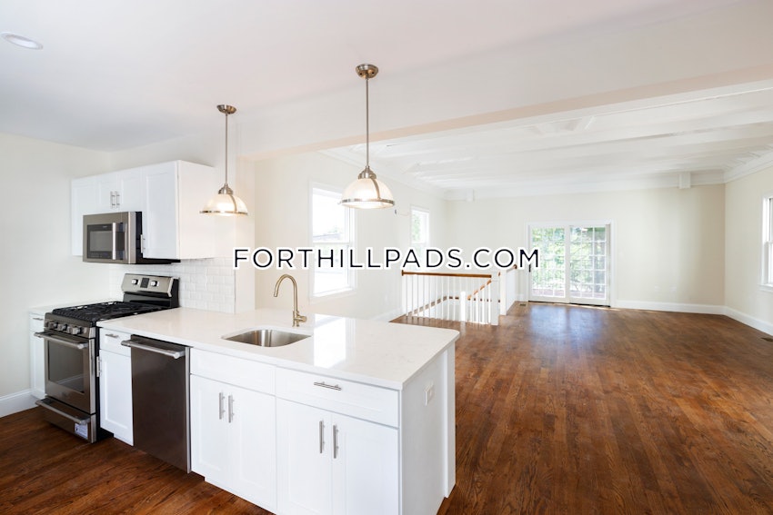 BOSTON - FORT HILL - 2 Beds, 2.5 Baths - Image 1