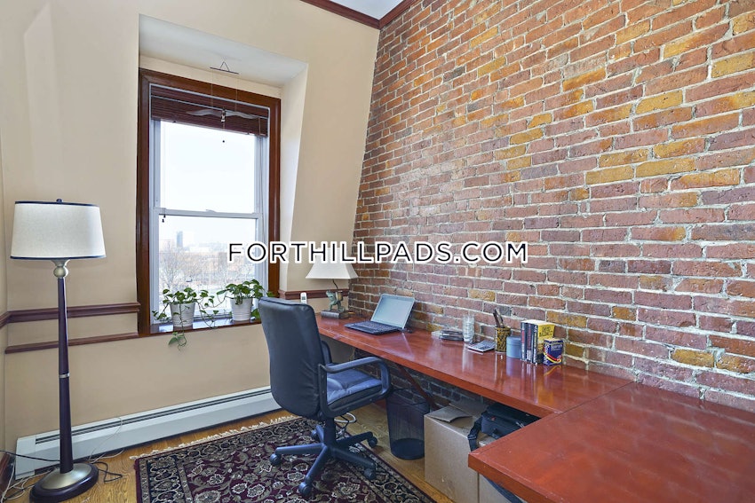 BOSTON - FORT HILL - 5 Beds, 2 Baths - Image 1