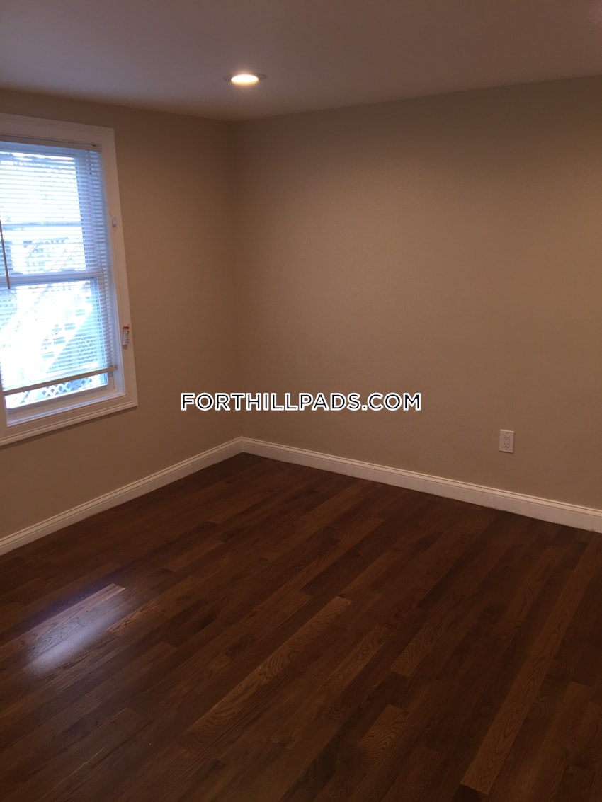 BOSTON - FORT HILL - 3 Beds, 1.5 Baths - Image 12