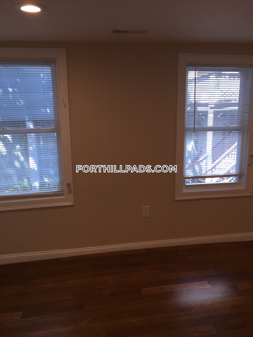 BOSTON - FORT HILL - 3 Beds, 1.5 Baths - Image 11
