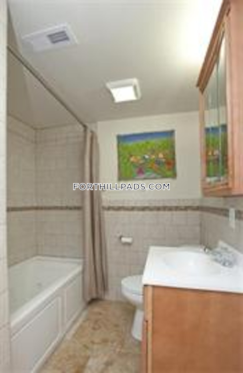 BOSTON - FORT HILL - 2 Beds, 1.5 Baths - Image 9