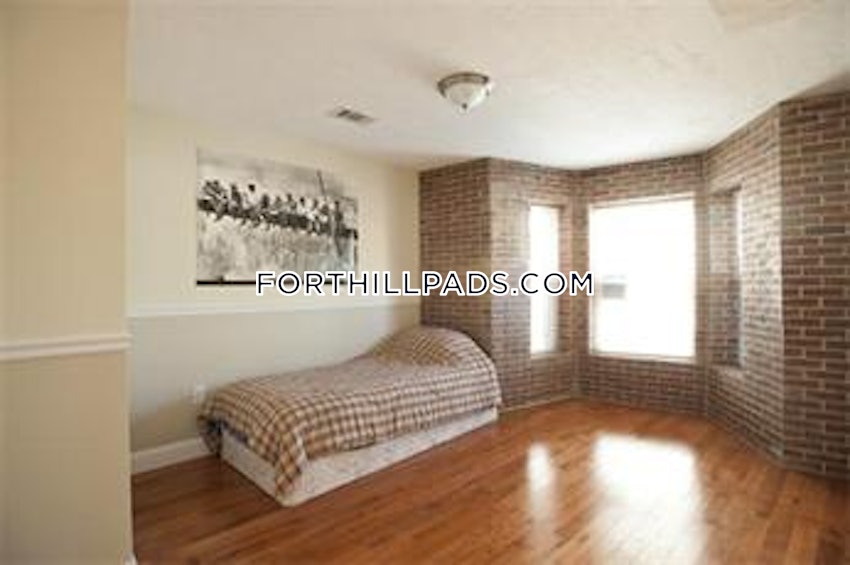 BOSTON - FORT HILL - 2 Beds, 1.5 Baths - Image 7