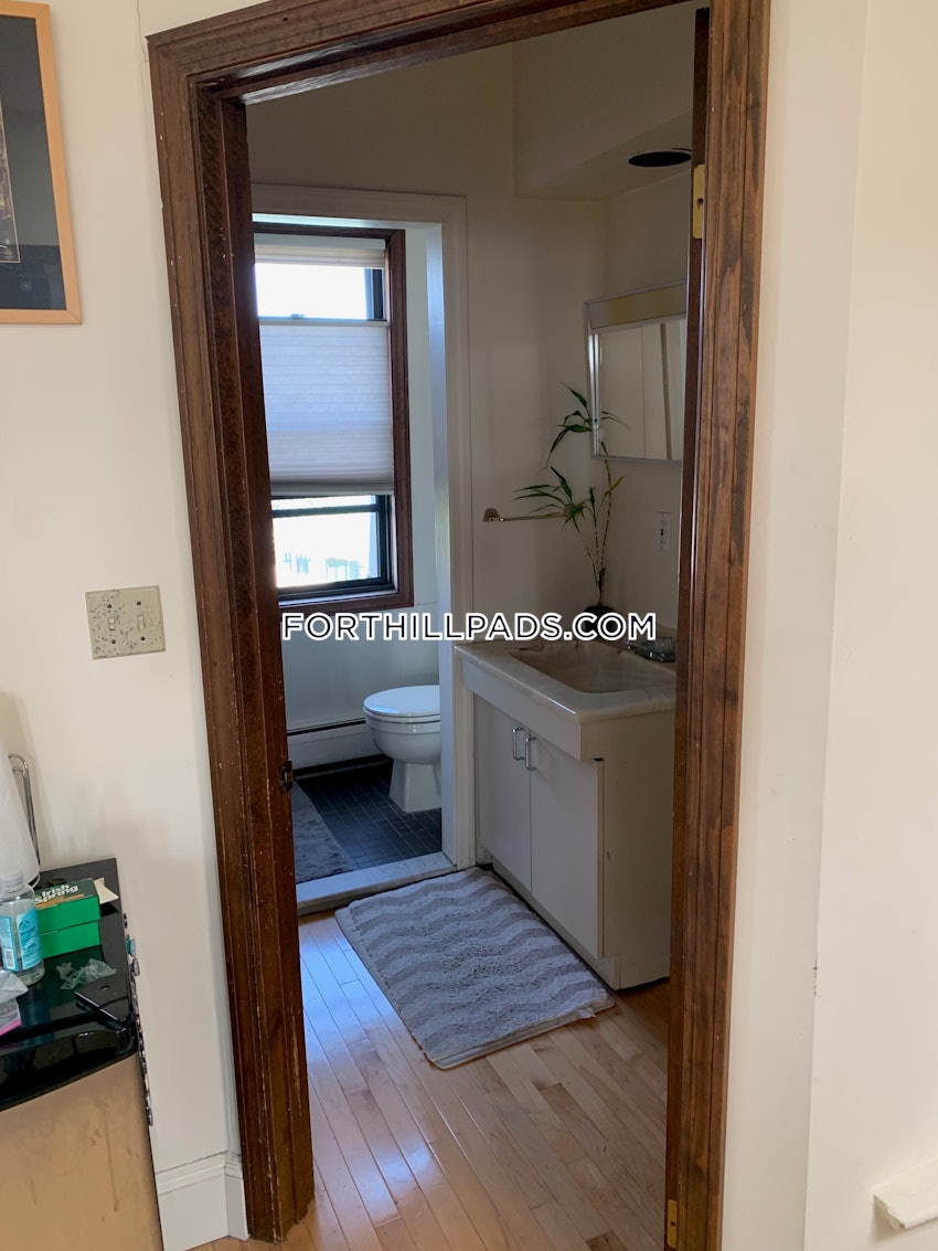 BOSTON - FORT HILL - 3 Beds, 2 Baths - Image 42