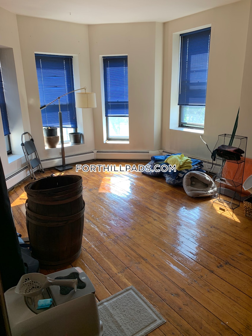 BOSTON - FORT HILL - 3 Beds, 2 Baths - Image 3