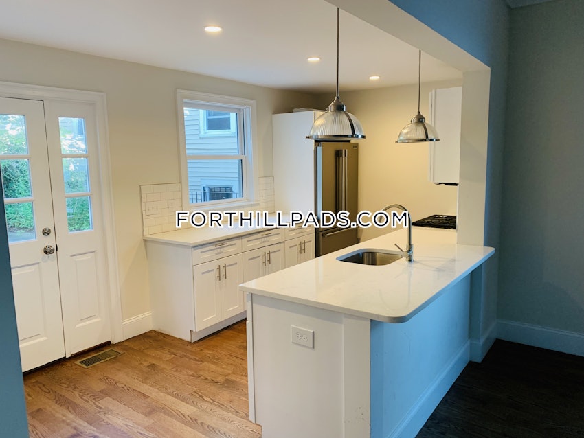 BOSTON - FORT HILL - 2 Beds, 2.5 Baths - Image 4