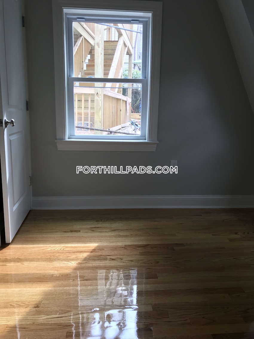 BOSTON - FORT HILL - 4 Beds, 2 Baths - Image 42