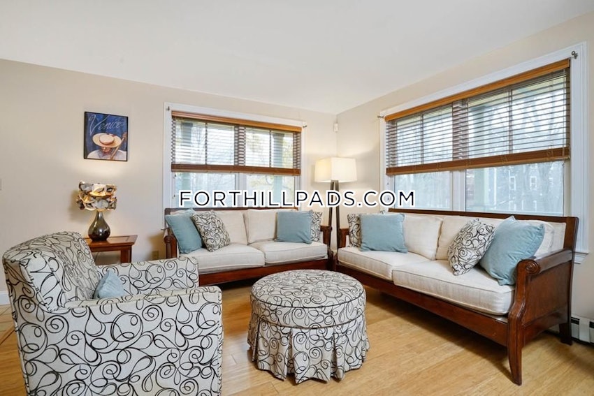 BOSTON - FORT HILL - 4 Beds, 2.5 Baths - Image 2