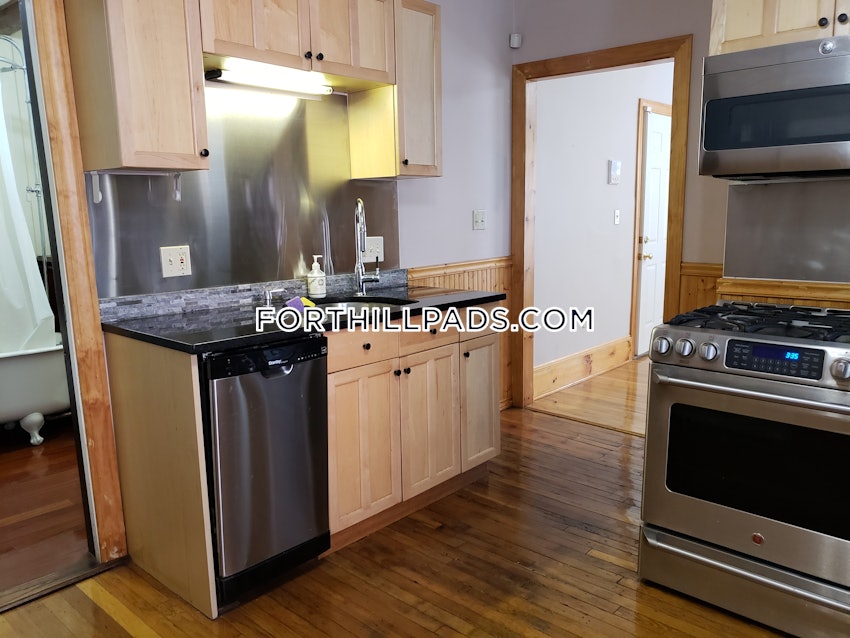 BOSTON - FORT HILL - 2 Beds, 1 Bath - Image 8