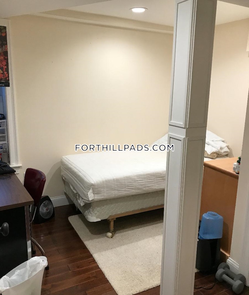 BOSTON - FORT HILL - 2 Beds, 1 Bath - Image 6