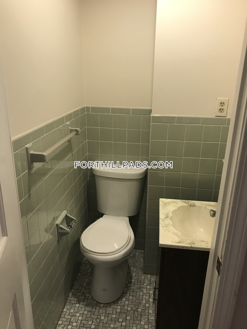 BOSTON - FORT HILL - 2 Beds, 1.5 Baths - Image 19