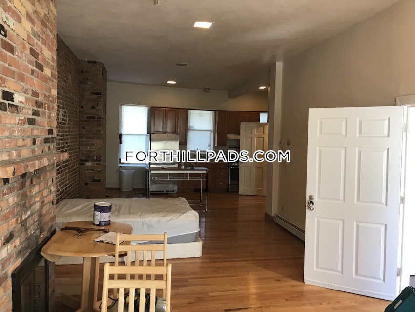 BOSTON - FORT HILL - 2 Beds, 1.5 Baths - Image 13