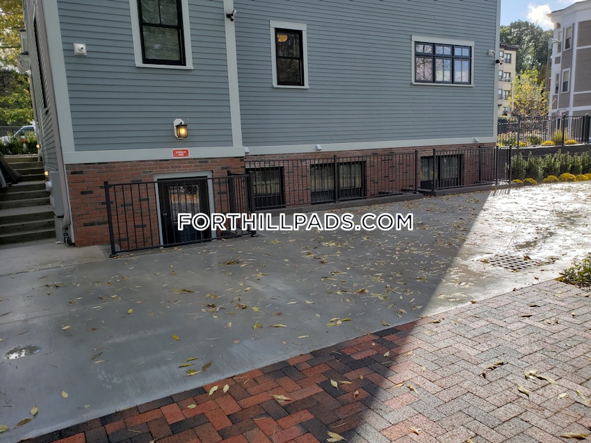 BOSTON - FORT HILL - 5 Beds, 3 Baths - Image 42