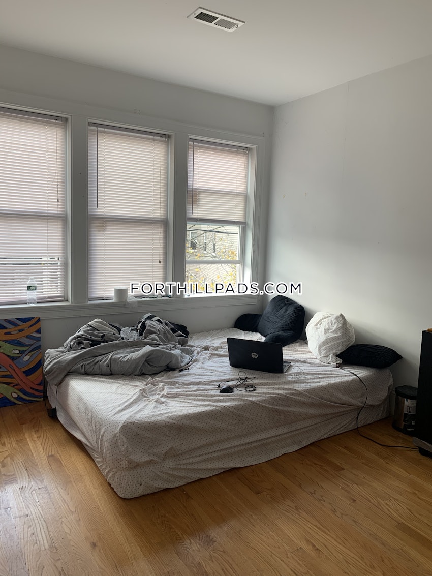 BOSTON - MISSION HILL - 4 Beds, 2 Baths - Image 11