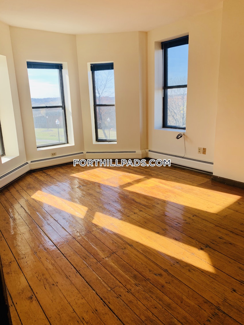 BOSTON - FORT HILL - 3 Beds, 2 Baths - Image 51