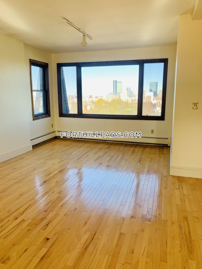 BOSTON - FORT HILL - 3 Beds, 2 Baths - Image 49