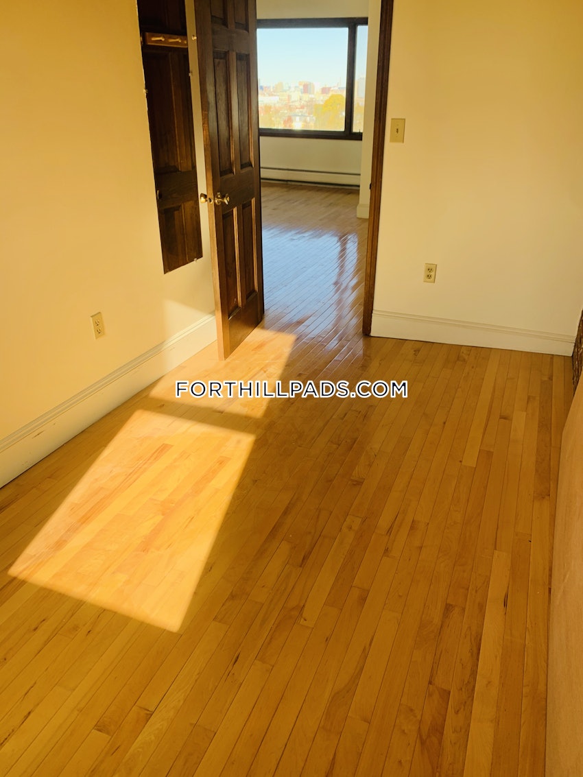 BOSTON - FORT HILL - 3 Beds, 2 Baths - Image 47