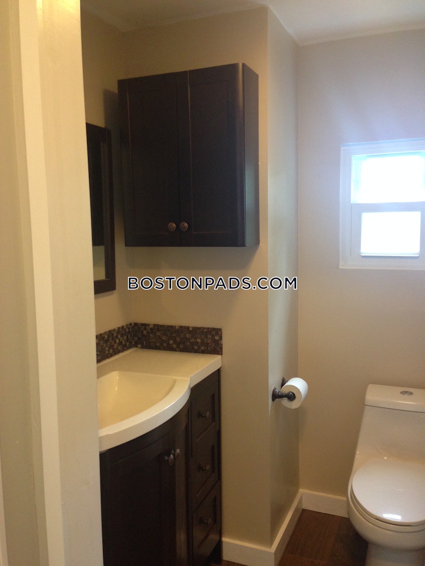 BOSTON - HYDE PARK - 3 Beds, 1 Bath - Image 4