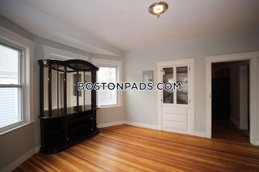 BOSTON - HYDE PARK - 3 Beds, 1 Bath - Image 8