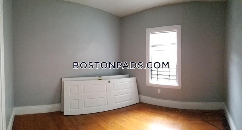 BOSTON - HYDE PARK - 3 Beds, 1 Bath - Image 10