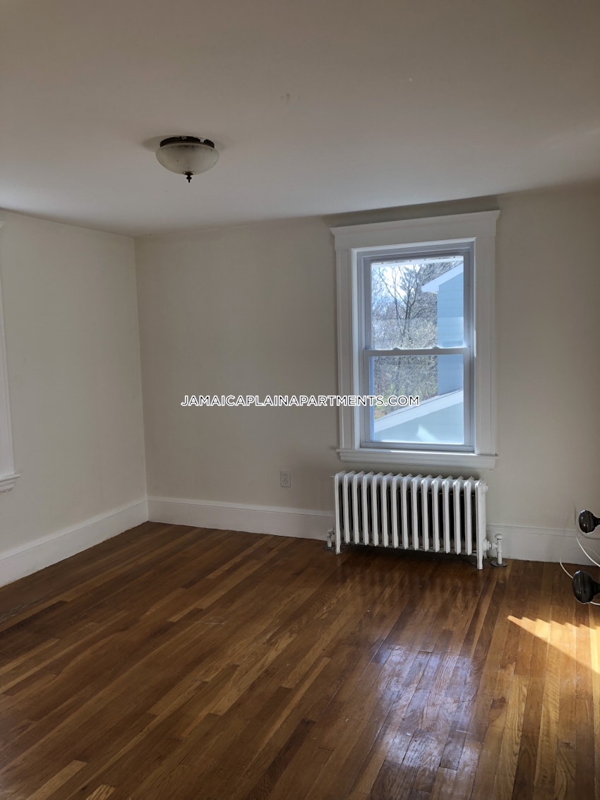 BOSTON - JAMAICA PLAIN - ARBORETUM - 4 Beds, 1.5 Baths - Image 10